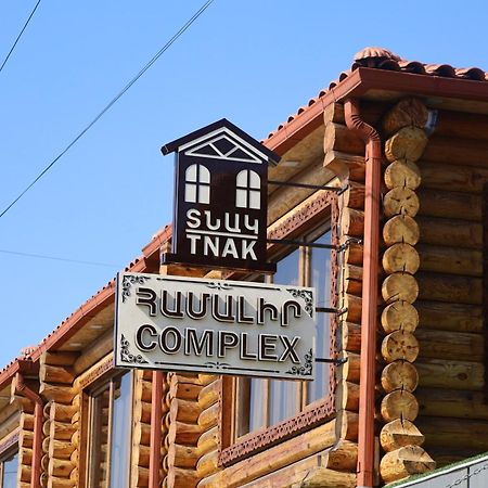 Tnak Hotel Erevan Esterno foto