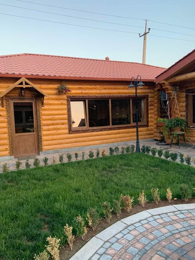 Tnak Hotel Erevan Esterno foto