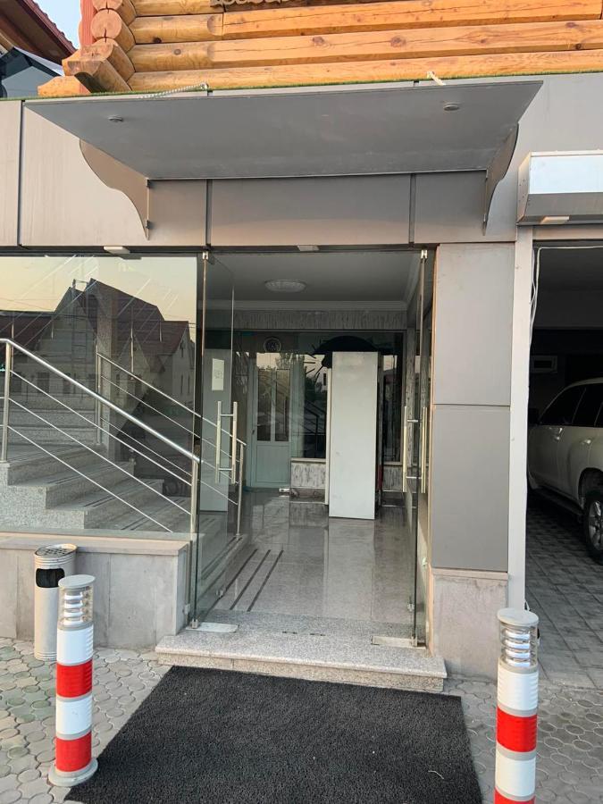 Tnak Hotel Erevan Esterno foto
