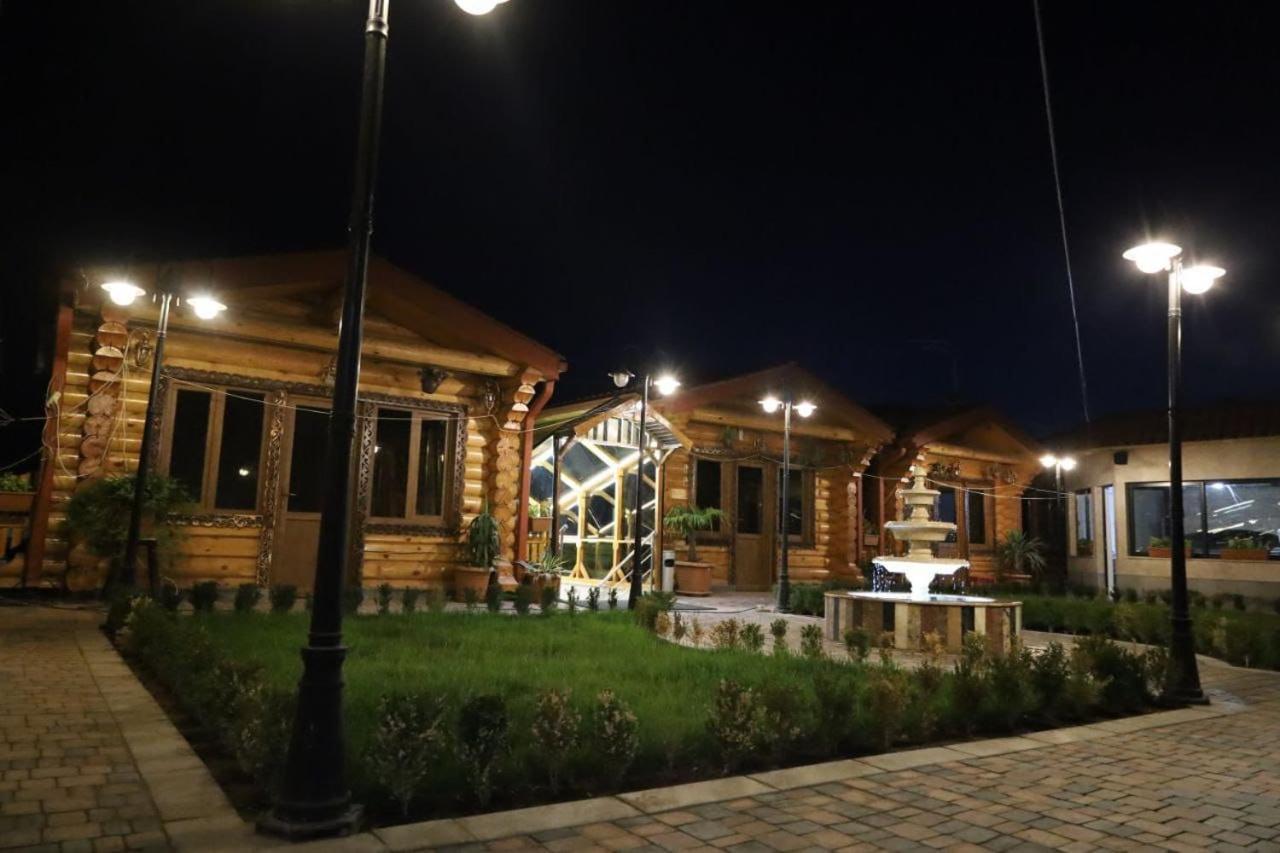 Tnak Hotel Erevan Esterno foto