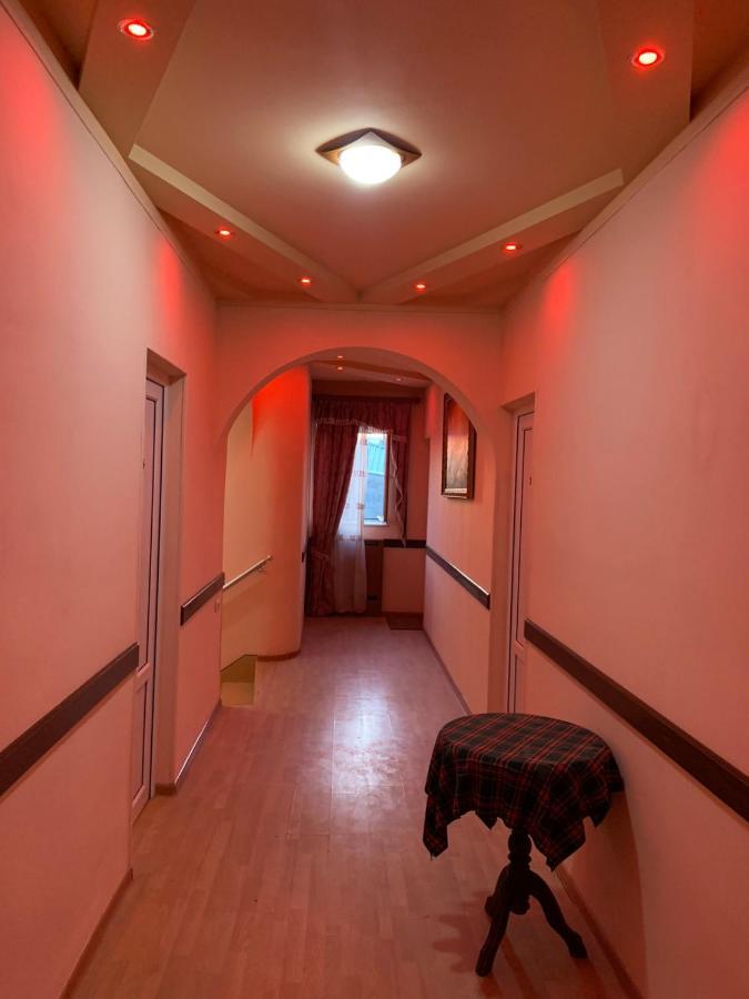 Tnak Hotel Erevan Esterno foto