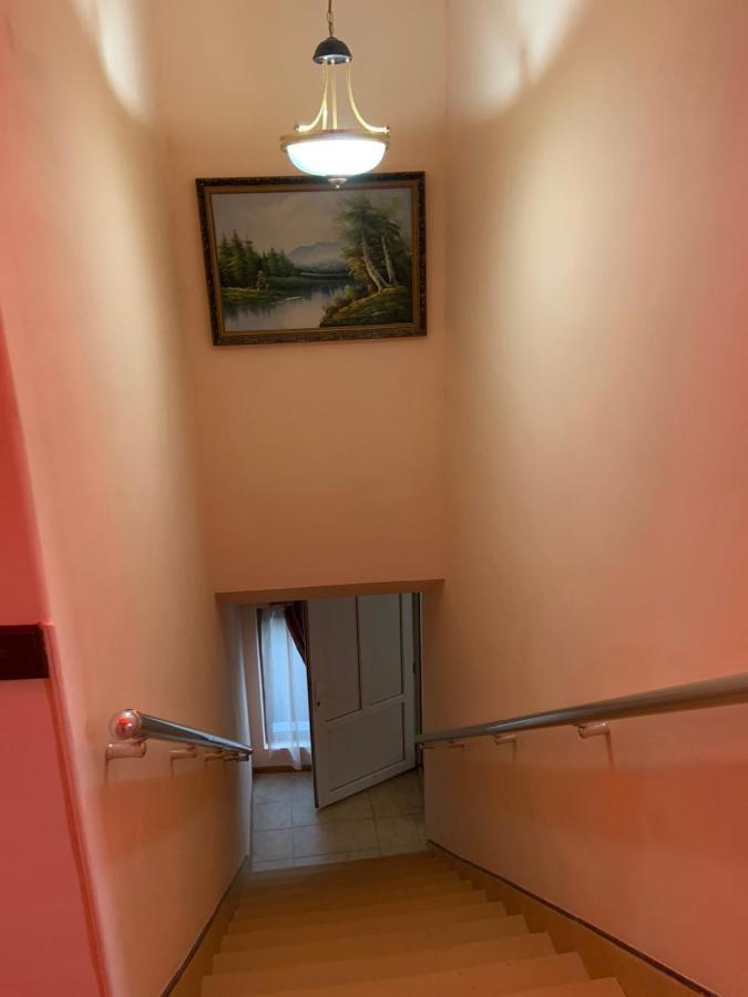 Tnak Hotel Erevan Esterno foto