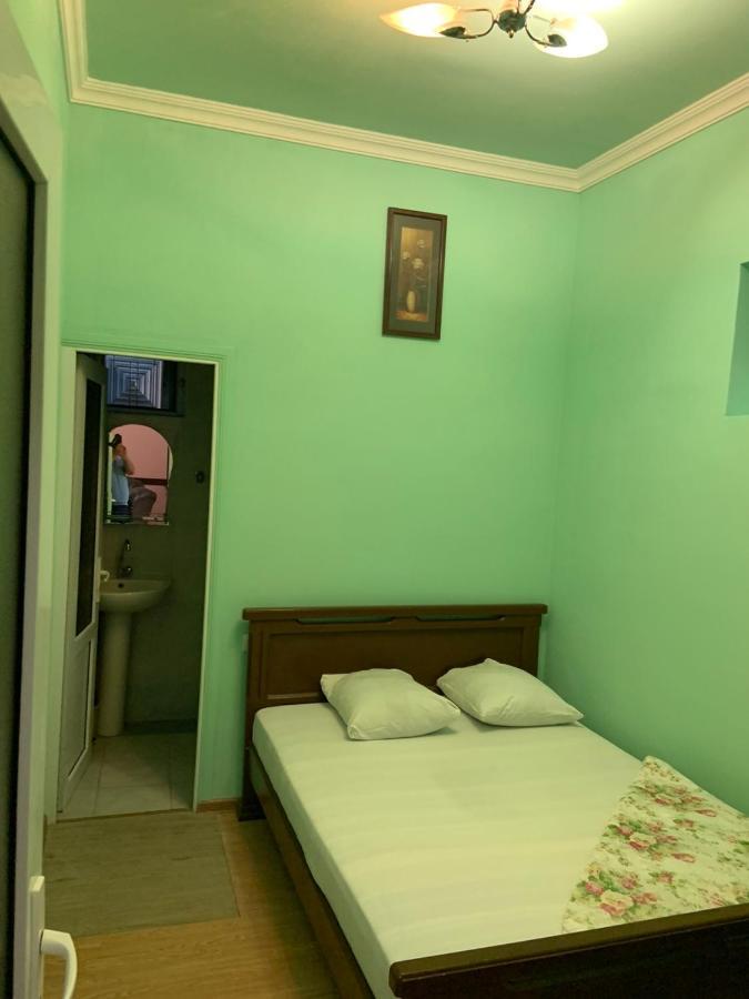 Tnak Hotel Erevan Esterno foto