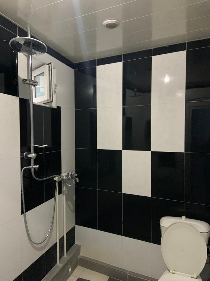 Tnak Hotel Erevan Esterno foto