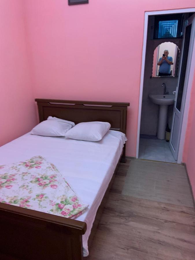 Tnak Hotel Erevan Esterno foto