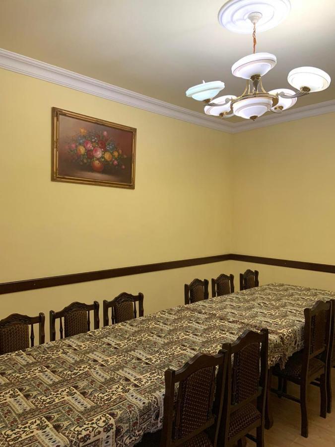 Tnak Hotel Erevan Esterno foto