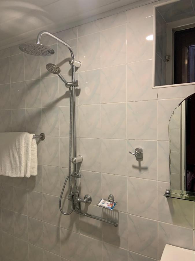 Tnak Hotel Erevan Esterno foto