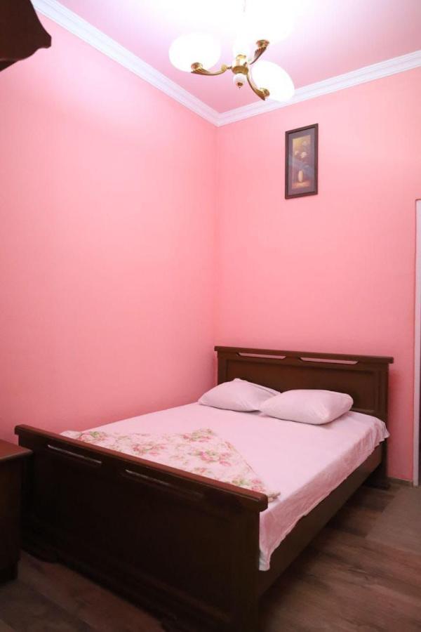 Tnak Hotel Erevan Esterno foto