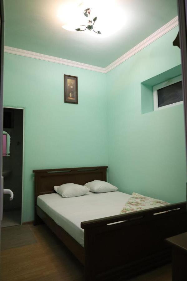 Tnak Hotel Erevan Esterno foto