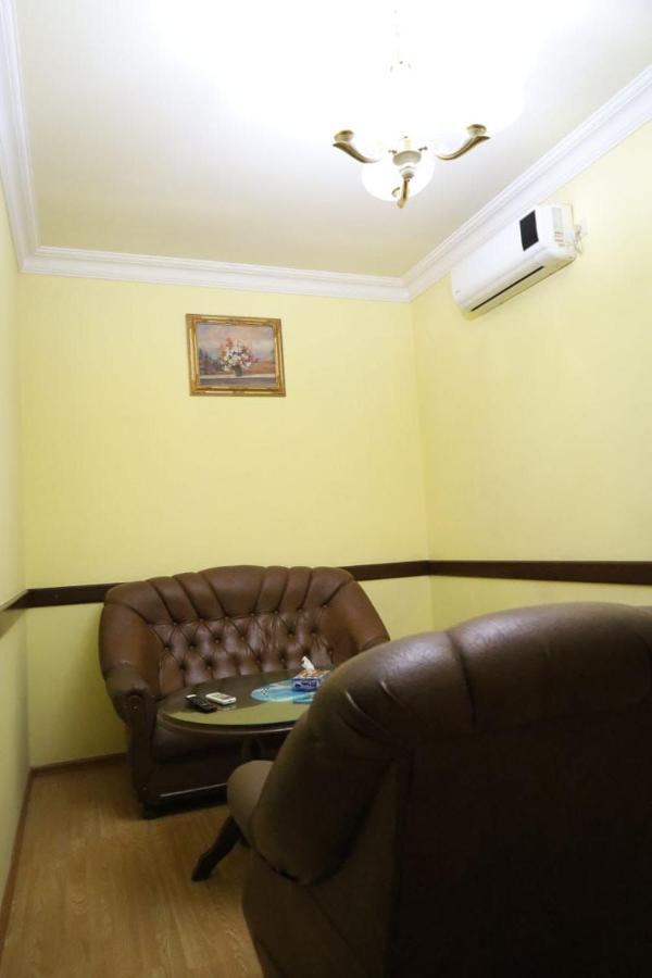 Tnak Hotel Erevan Esterno foto