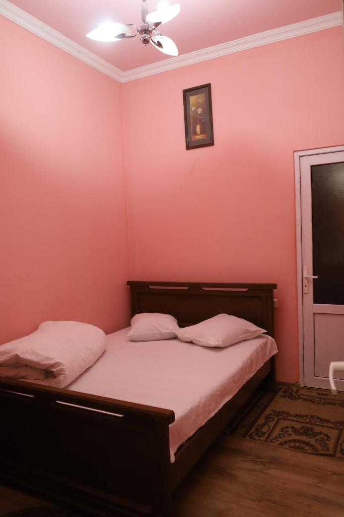Tnak Hotel Erevan Esterno foto