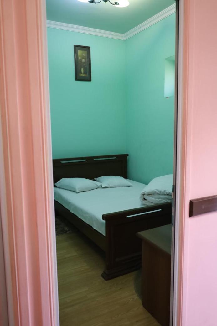 Tnak Hotel Erevan Esterno foto